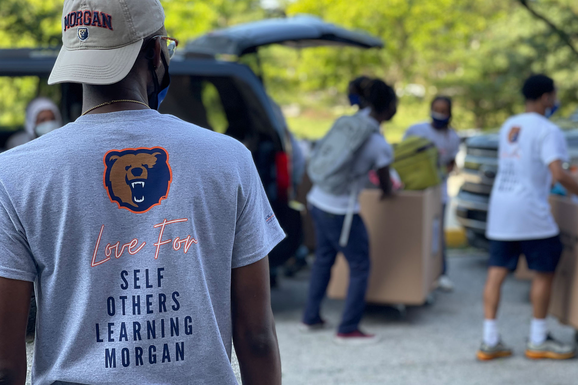 student moving into residence halls