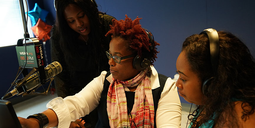 Dr. Kaye, Karsonya Whitehead with Journalism students