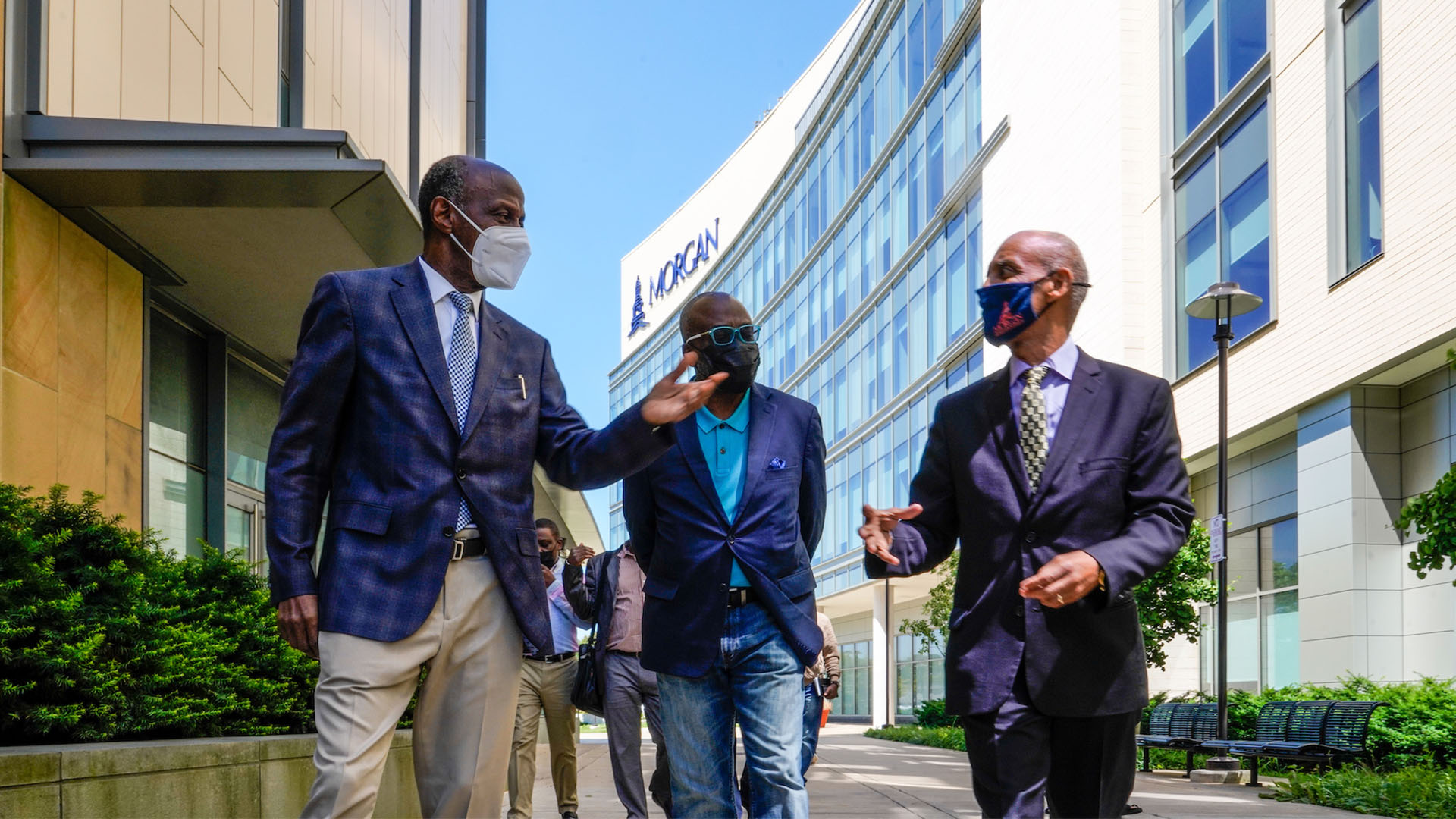 Yacob Astatke talking with Nigerian delegation